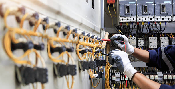 Professional Electrician technician working in Kaufman, TX